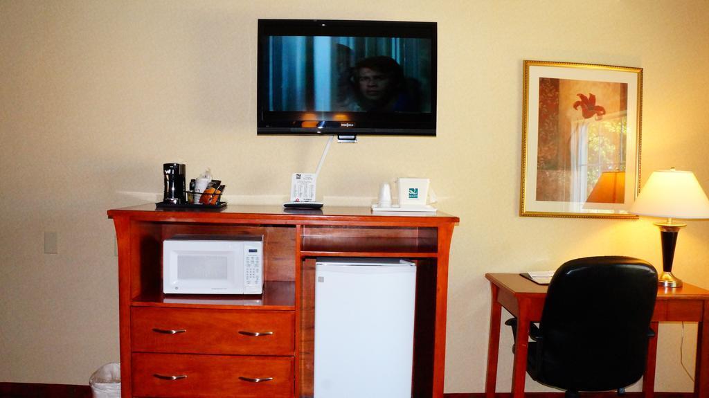 Quality Inn & Suites Kansas City - Independence I-70 East Εξωτερικό φωτογραφία
