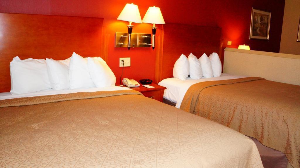 Quality Inn & Suites Kansas City - Independence I-70 East Εξωτερικό φωτογραφία