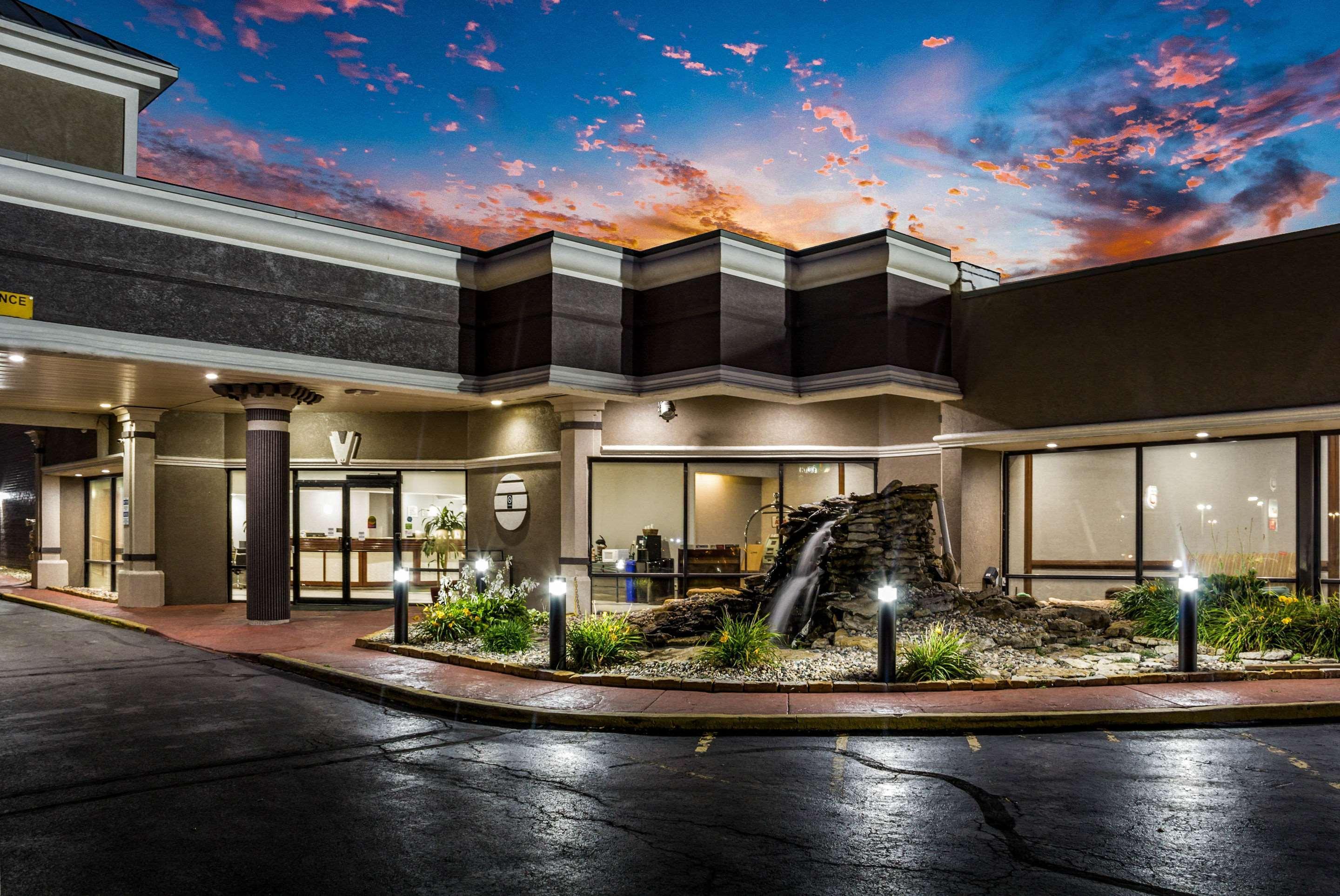 Quality Inn & Suites Kansas City - Independence I-70 East Εξωτερικό φωτογραφία