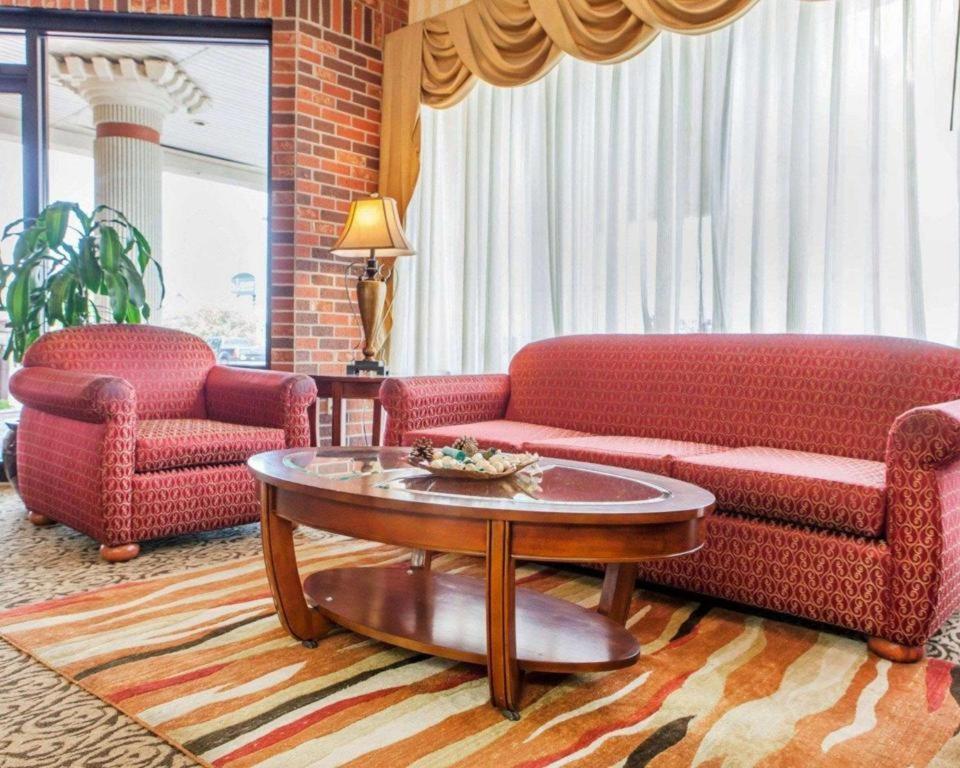 Quality Inn & Suites Kansas City - Independence I-70 East Εξωτερικό φωτογραφία