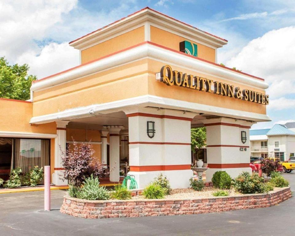 Quality Inn & Suites Kansas City - Independence I-70 East Εξωτερικό φωτογραφία
