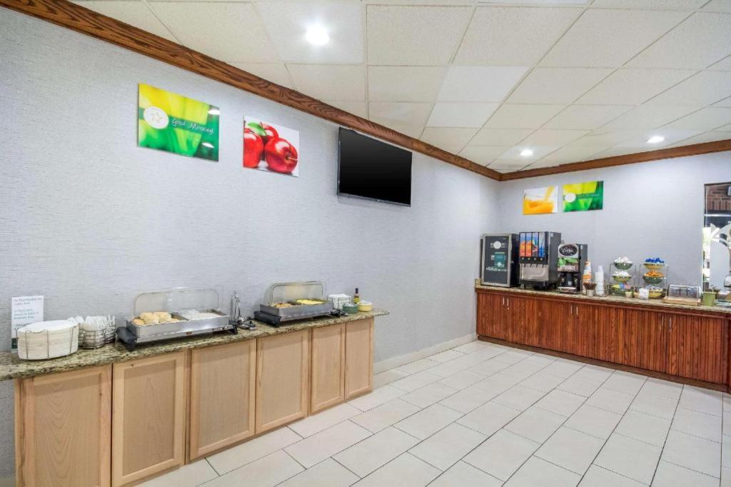 Quality Inn & Suites Kansas City - Independence I-70 East Εξωτερικό φωτογραφία