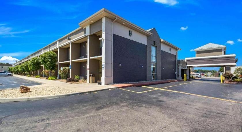 Quality Inn & Suites Kansas City - Independence I-70 East Εξωτερικό φωτογραφία